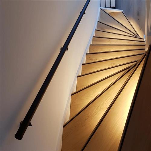 Trapverlichting led strip 50 cm met bewegingssensoren - Warm Wit 2700K - Zigbee - Werkt met de bekende verlichting apps - Complete set voor max. 16 treden - Eenvoudig te bedienen met dimmer