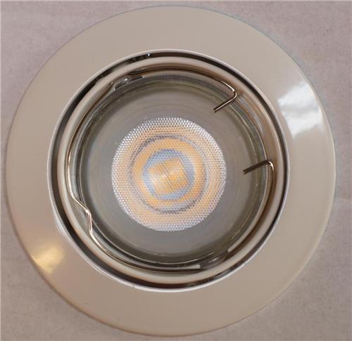 fitting 230V set van 6 stuks mat chroom. Boormaat van de led spot is hetzelfde als van een inbouw dozenboor, dus maar 1 gatenzaag nodig.