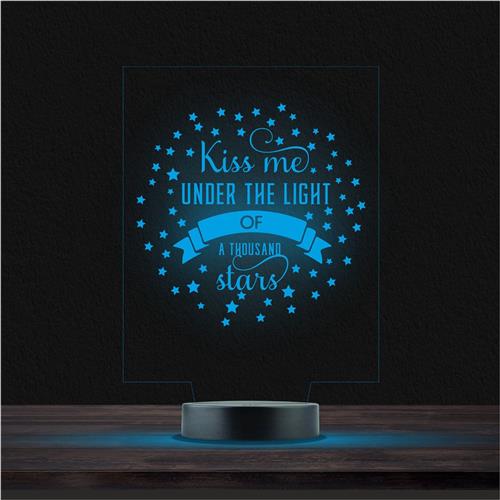 Led Lamp Met Gravering - RGB 7 Kleuren - Kiss Me Under The Light Of A Thousand Stars