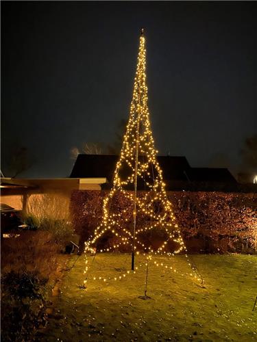 Distri-Cover SMART kerstboom voor vlaggenmast - 6 meter  880 Dual LED verlichting: warm wit & multicolour - app-bediening: 10 licht-functies, timer, dimmer