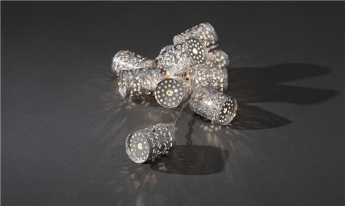 Konstsmide 3137 - Snoerverlichting - 10 lamps LED cilinders zilver - 90 cm - op batterij - voor binnen - warmwit